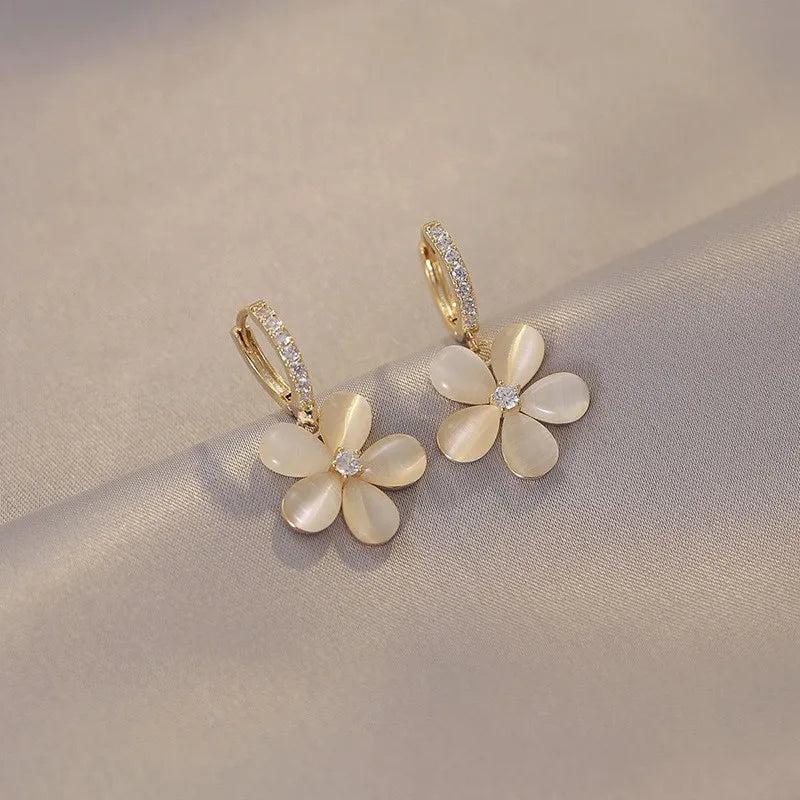 2024 New Luxury White Zircon Flower Drop Earrings for Women Fashion Exquisite Sweet Temperament Girls Jewelry Gift Wholesale